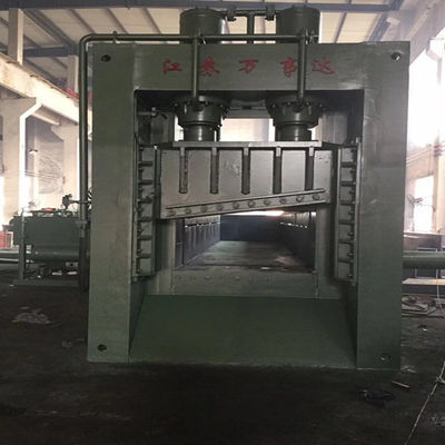 Sistema industriale di raffreddamento dell'aria a scalpello a cornici idrauliche da 8000kN con lama da 2000 mm per il taglio di rottami pesanti