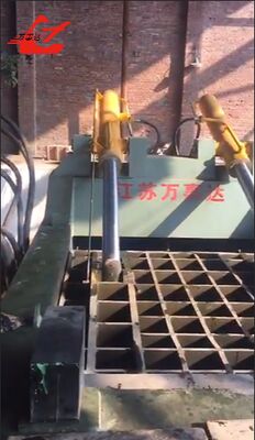 Forza 2500 KN per il riciclaggio di legno e acciaio